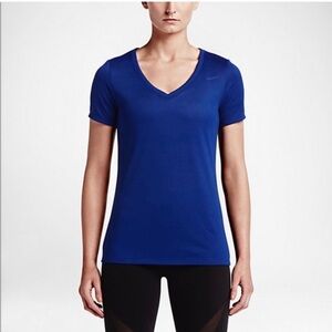 The Nike Dri-Fit Athletic Tee Women's XS Purple Knit Short Sleeve Athletic Cut